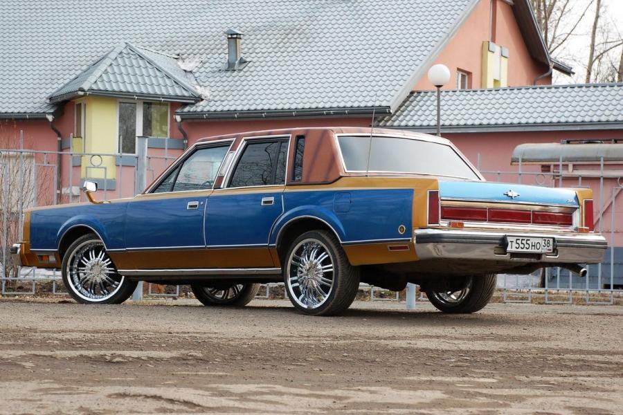  Lincoln Town Car 1981 года  (фото 14 из 20)